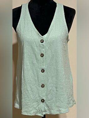 Sleeveless V-Neck Button-Front Tank Top in Light Mint size M